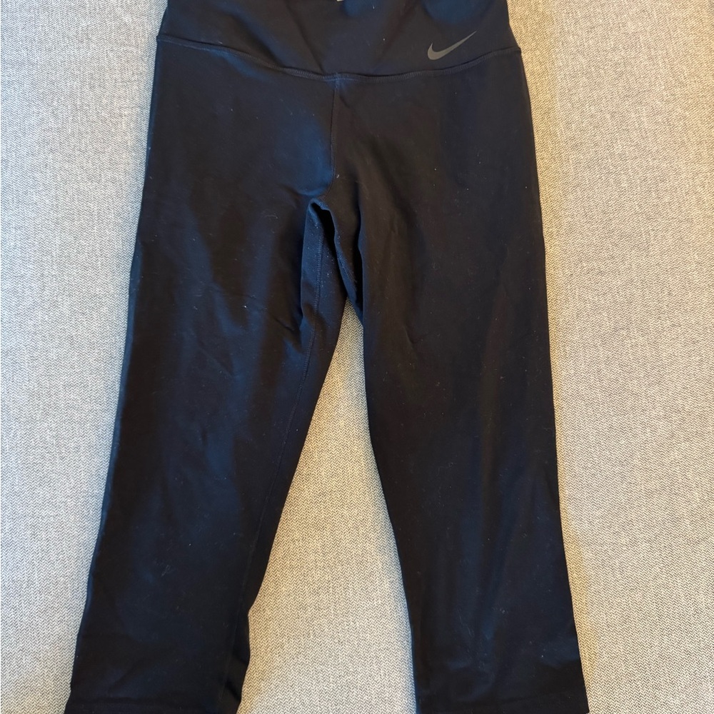 Nike Black cropped leggings